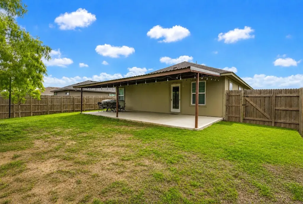 138 Talon Drive Luling TX 78648
