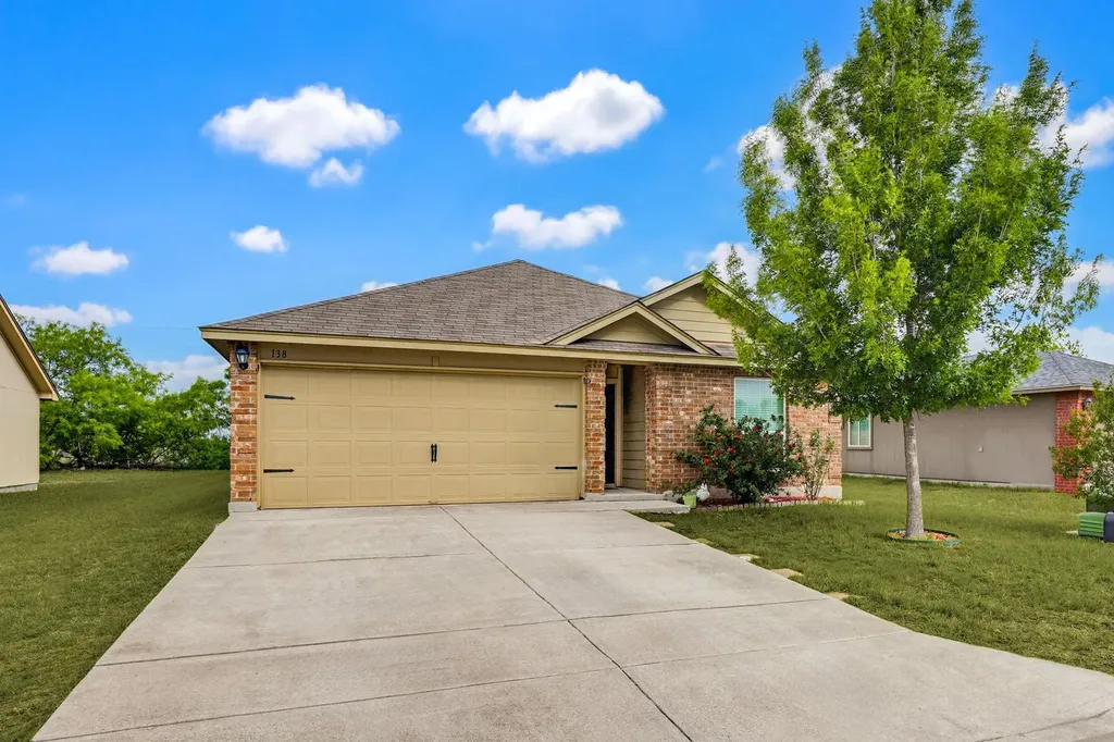138 Talon Drive Luling TX 78648