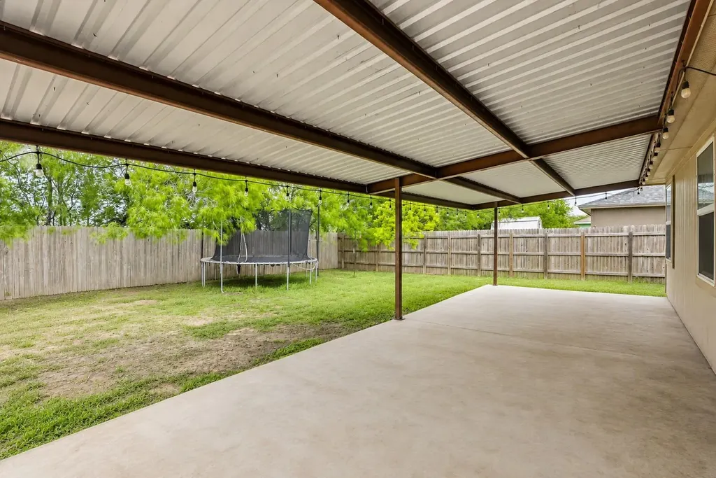 138 Talon Drive Luling TX 78648