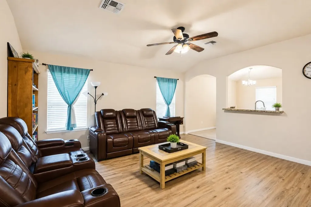 138 Talon Drive Luling TX 78648