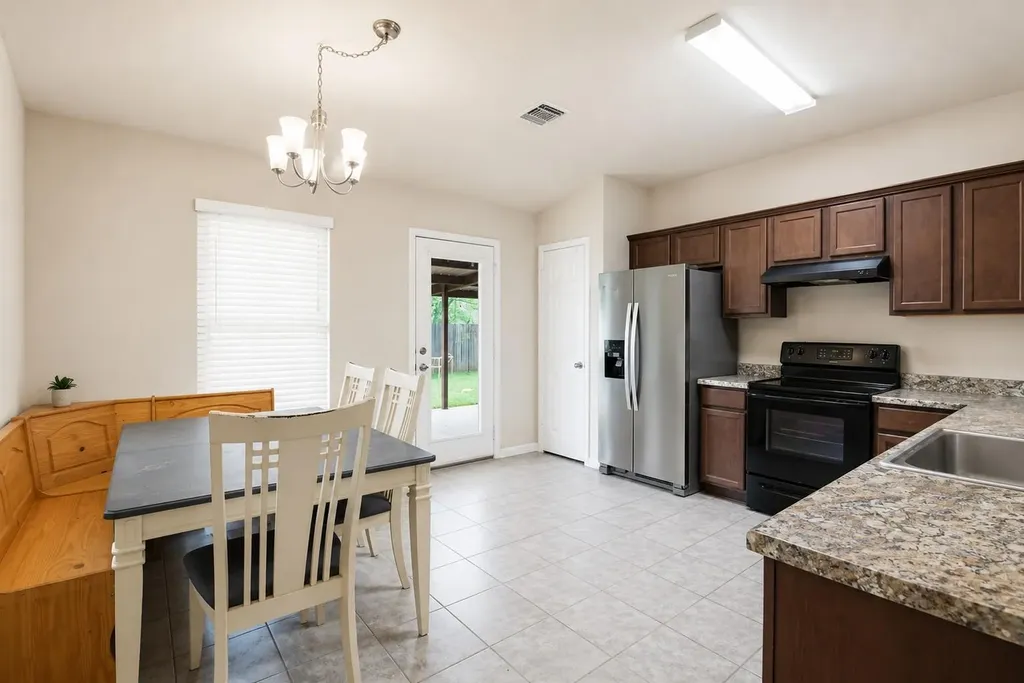 138 Talon Drive Luling TX 78648