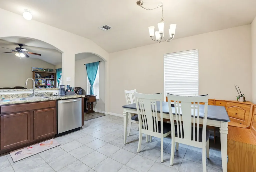 138 Talon Drive Luling TX 78648