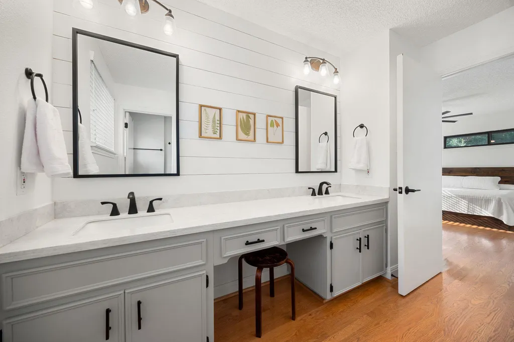 6702 Fireoak Drive Austin TX 78759
