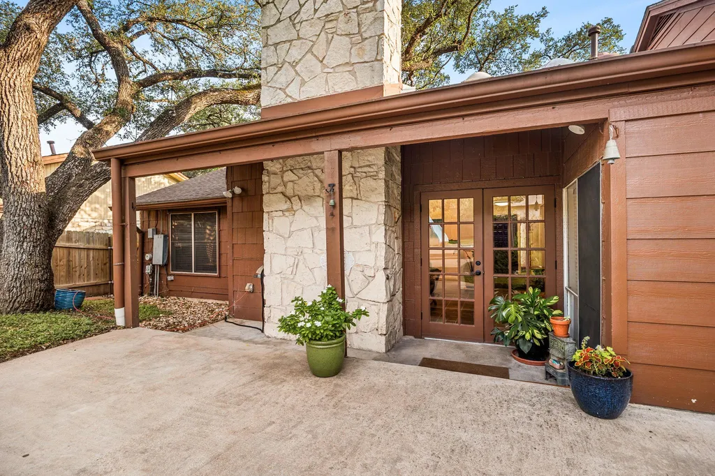 6702 Fireoak Drive Austin TX 78759