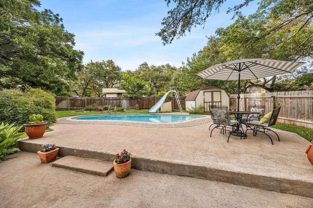 6702 Fireoak Drive Austin TX 78759