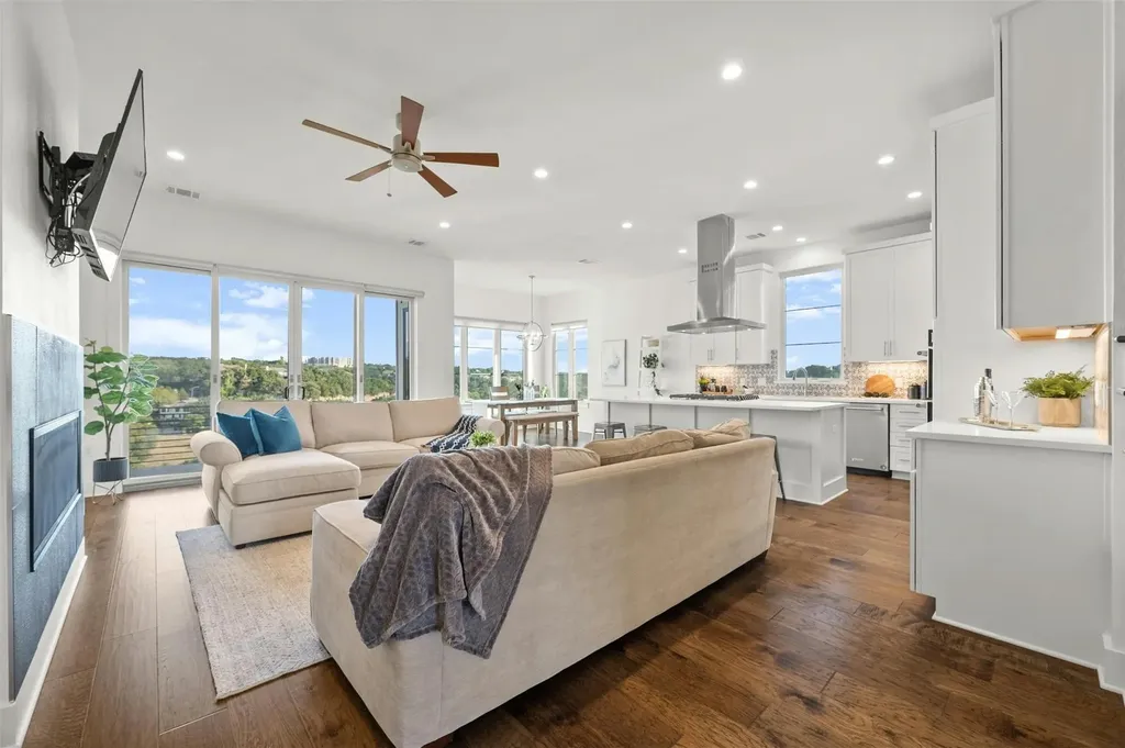 5717 Lost Horizon Drive Austin TX 78759