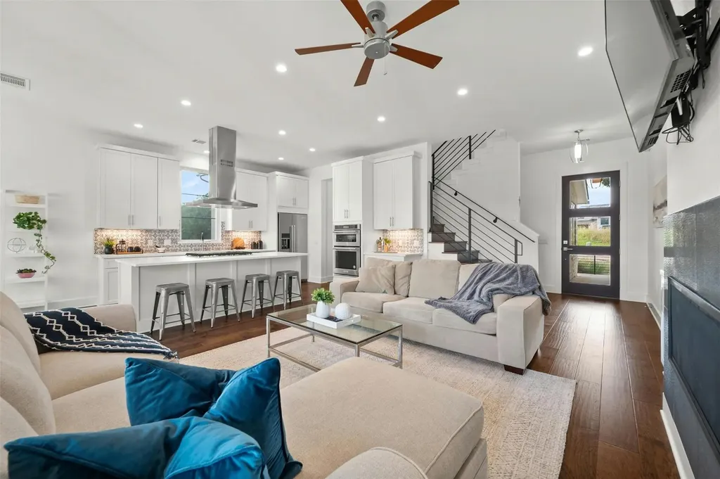 5717 Lost Horizon Drive Austin TX 78759