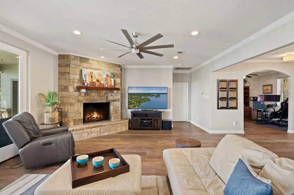 402 South Shorewood Drive Granite Shoals TX 78654