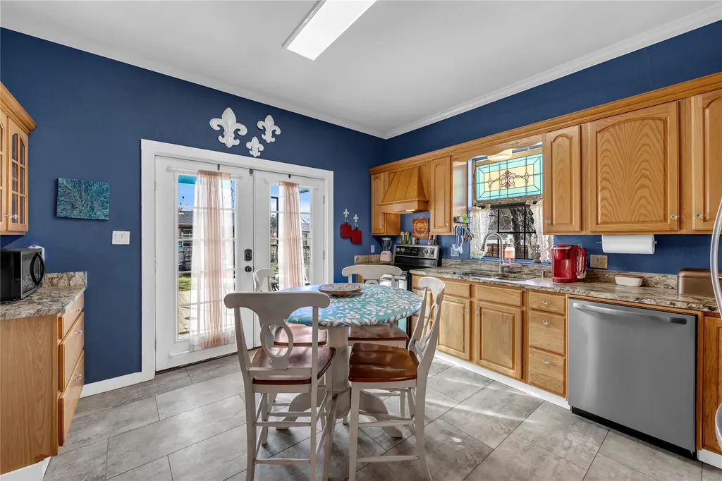 909 Flag Street Llano TX 78643