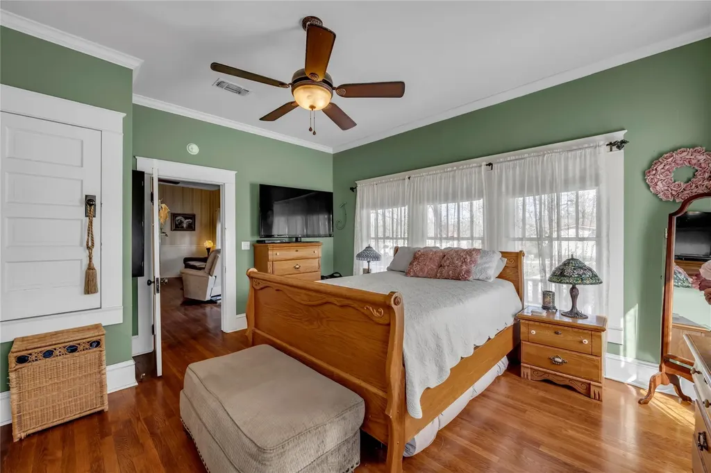 909 Flag Street Llano TX 78643