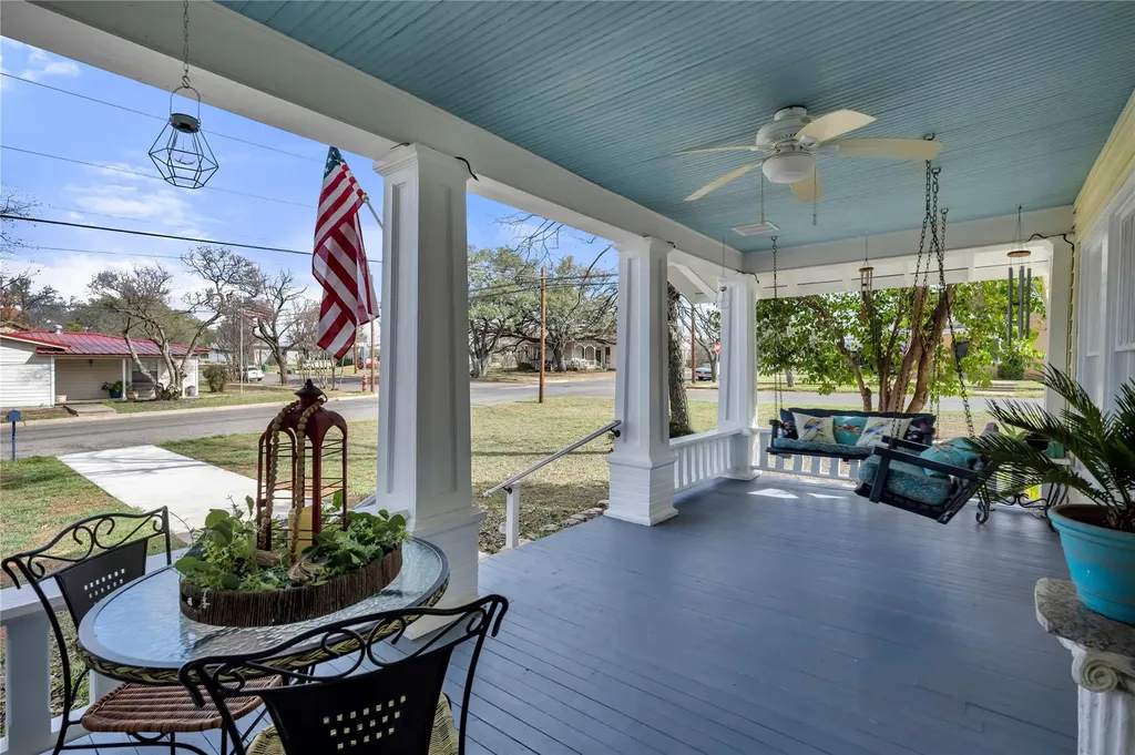 909 Flag Street Llano TX 78643