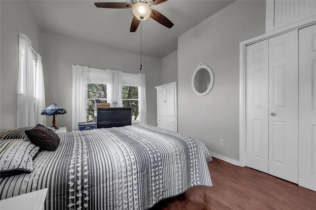 909 Flag Street Llano TX 78643