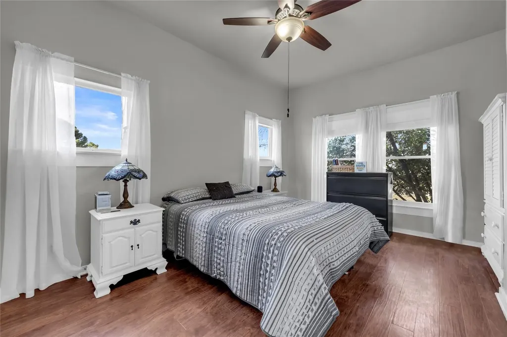 909 Flag Street Llano TX 78643