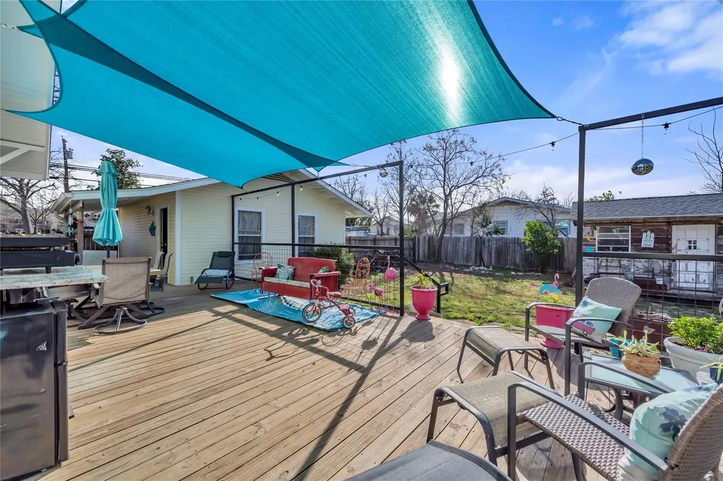 909 Flag Street Llano TX 78643