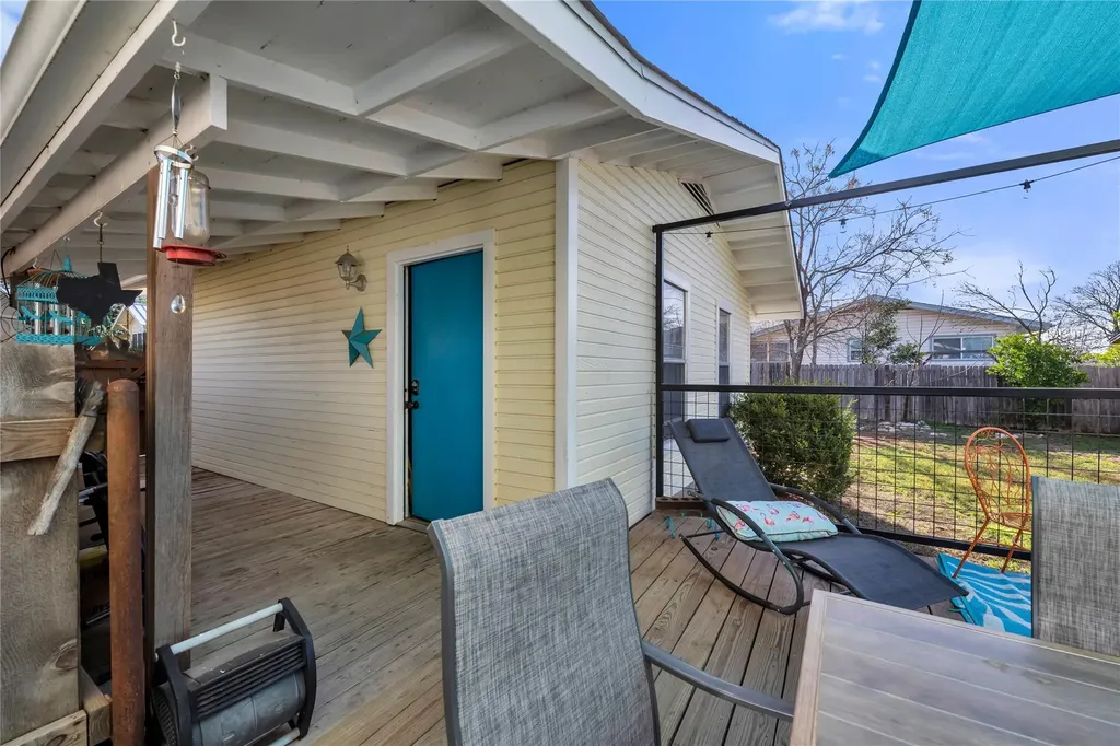909 Flag Street Llano TX 78643