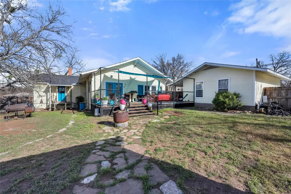 909 Flag Street Llano TX 78643