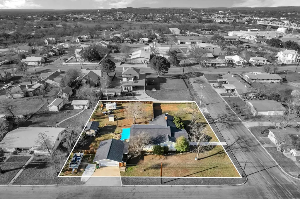 909 Flag Street Llano TX 78643