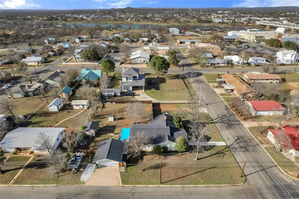 909 Flag Street Llano TX 78643