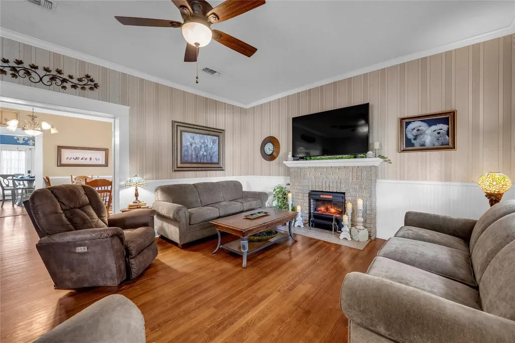 909 Flag Street Llano TX 78643