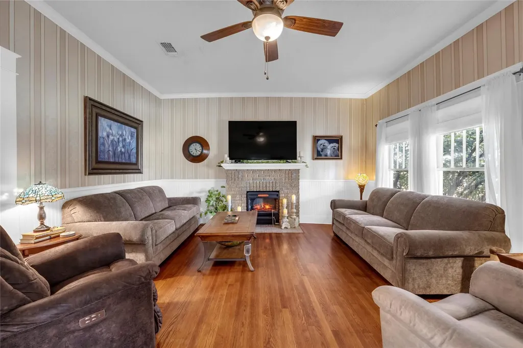 909 Flag Street Llano TX 78643