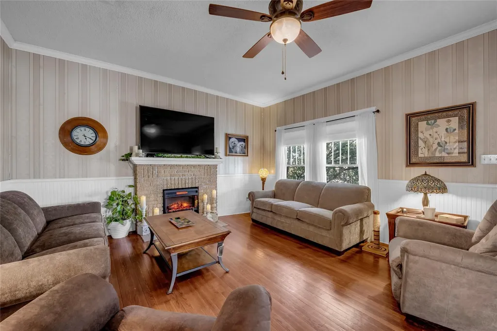 909 Flag Street Llano TX 78643