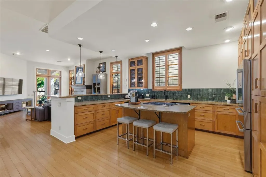 2207 Forest Trail Austin TX 78703
