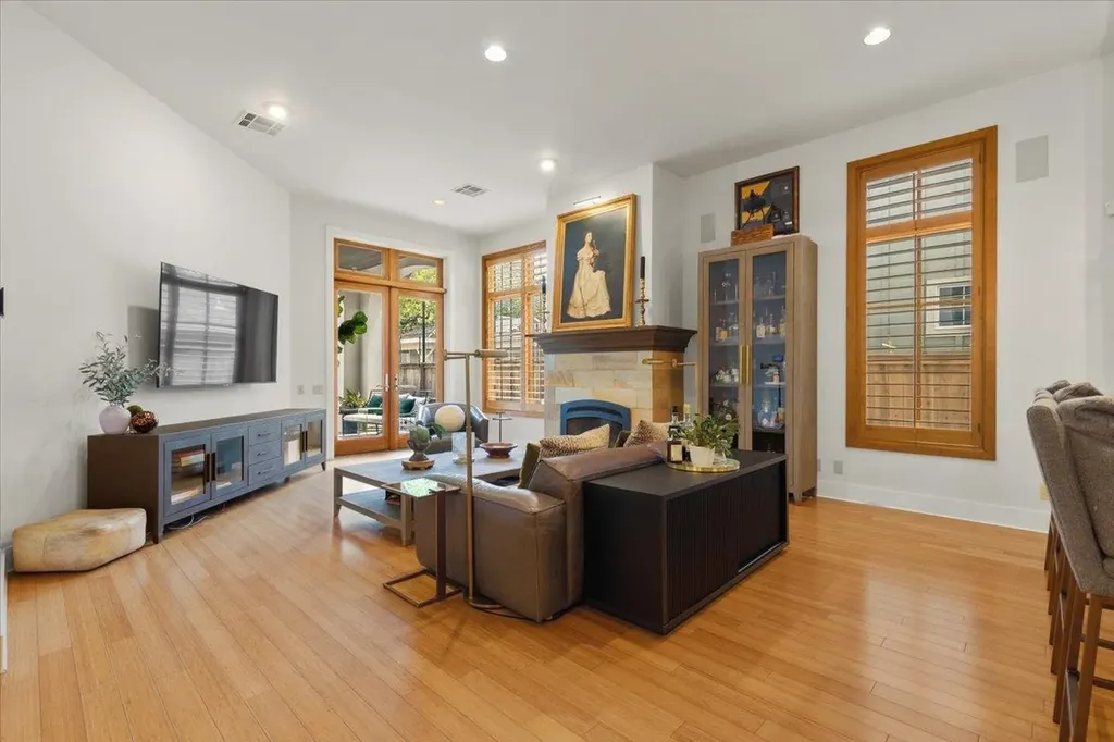 2207 Forest Trail Austin TX 78703