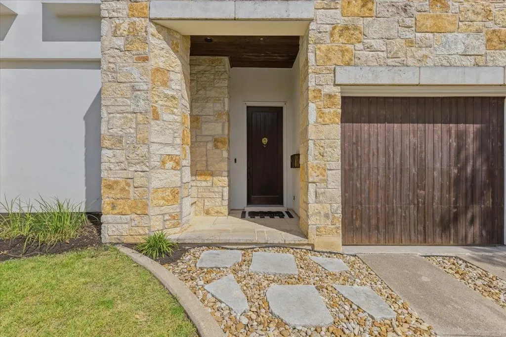2207 Forest Trail Austin TX 78703