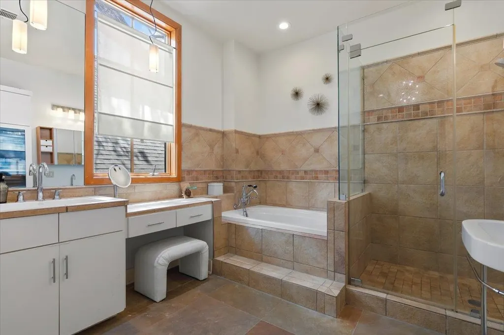 2207 Forest Trail Austin TX 78703