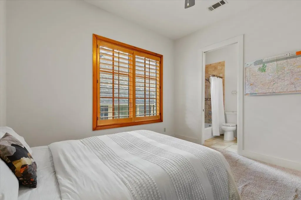 2207 Forest Trail Austin TX 78703