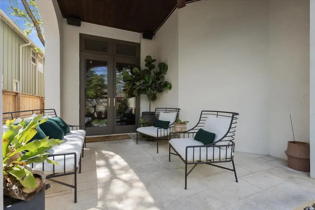 2207 Forest Trail Austin TX 78703