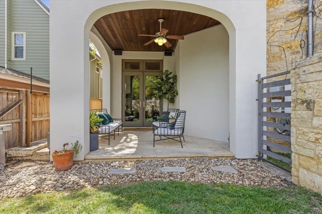 2207 Forest Trail Austin TX 78703