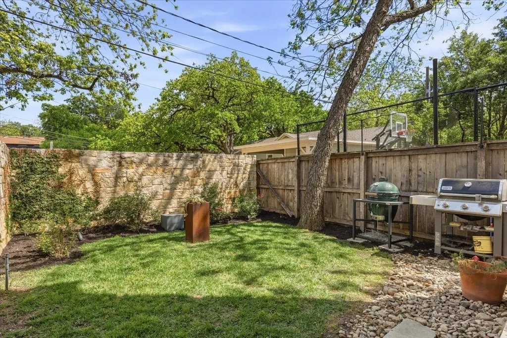 2207 Forest Trail Austin TX 78703