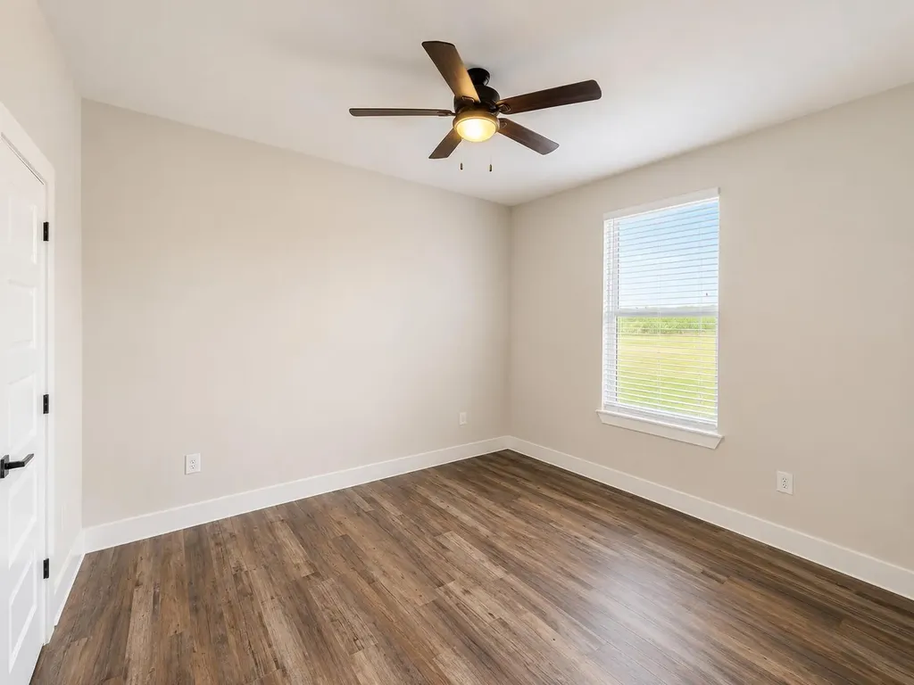 488 County Road 468 Elgin TX 78621
