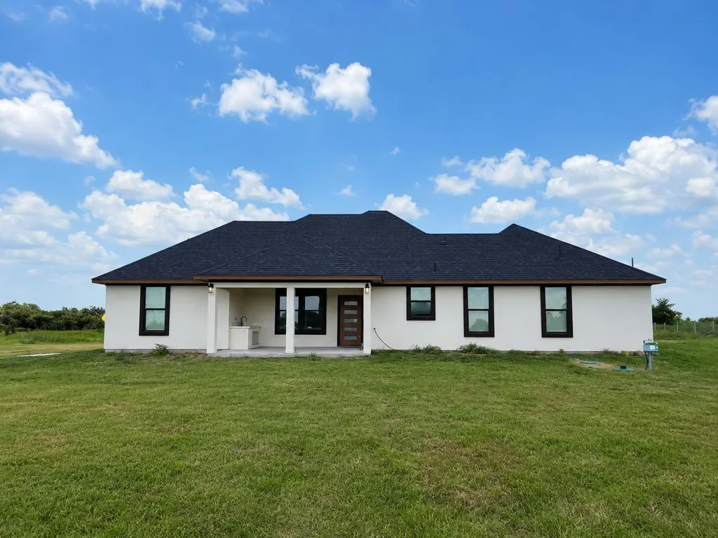 488 County Road 468 Elgin TX 78621