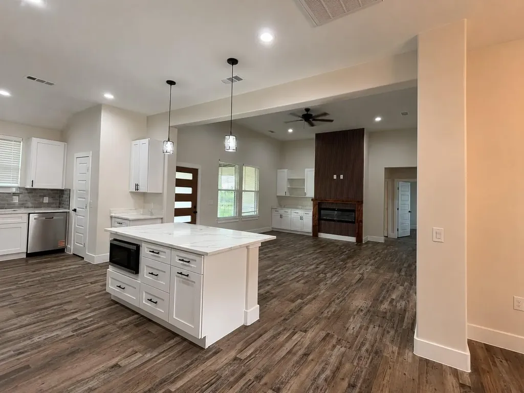 488 County Road 468 Elgin TX 78621