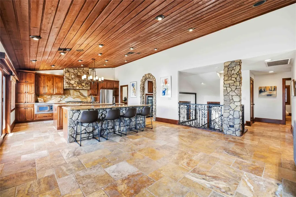 512 Harbor Drive Spicewood TX 78669