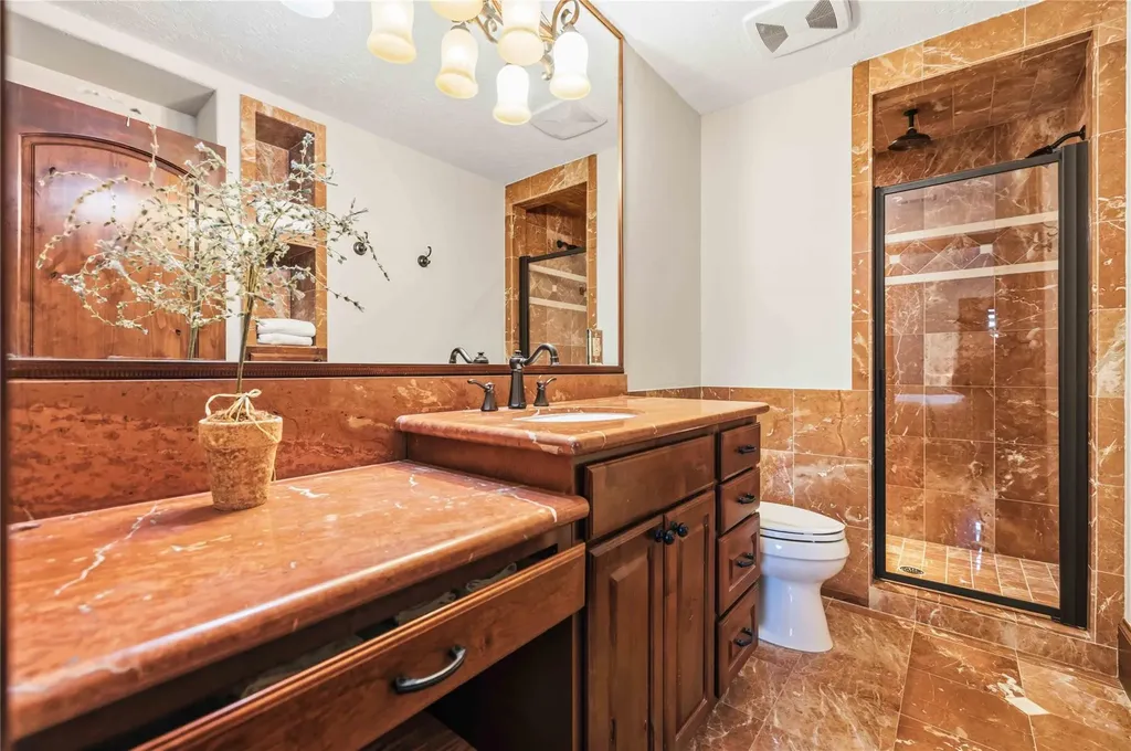 512 Harbor Drive Spicewood TX 78669