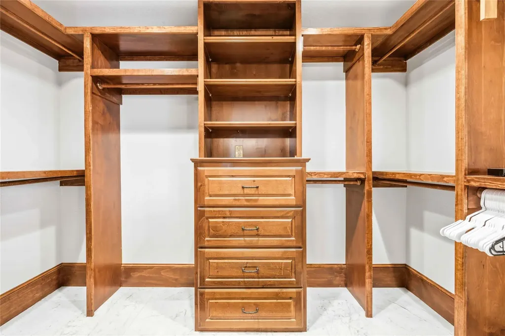 512 Harbor Drive Spicewood TX 78669