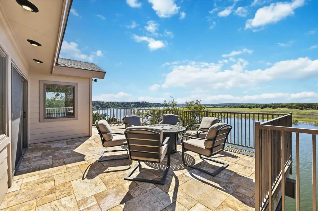512 Harbor Drive Spicewood TX 78669