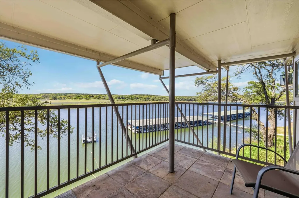 512 Harbor Drive Spicewood TX 78669