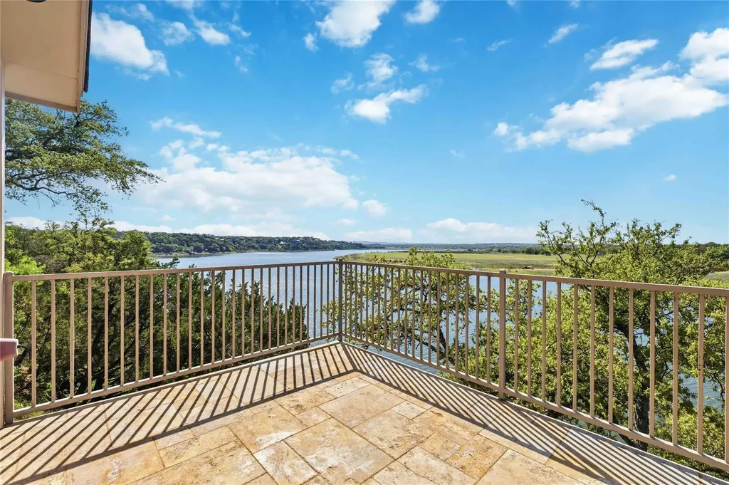 512 Harbor Drive Spicewood TX 78669