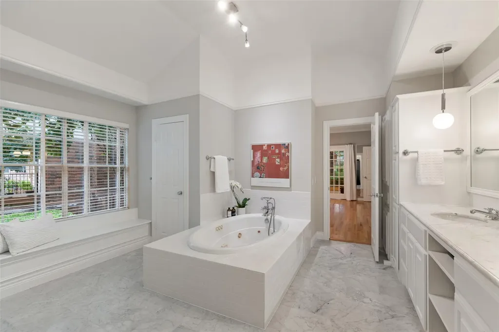 10038 Circleview Drive Austin TX 78733