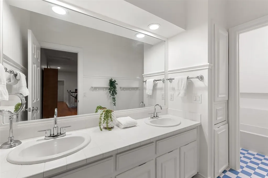 10038 Circleview Drive Austin TX 78733