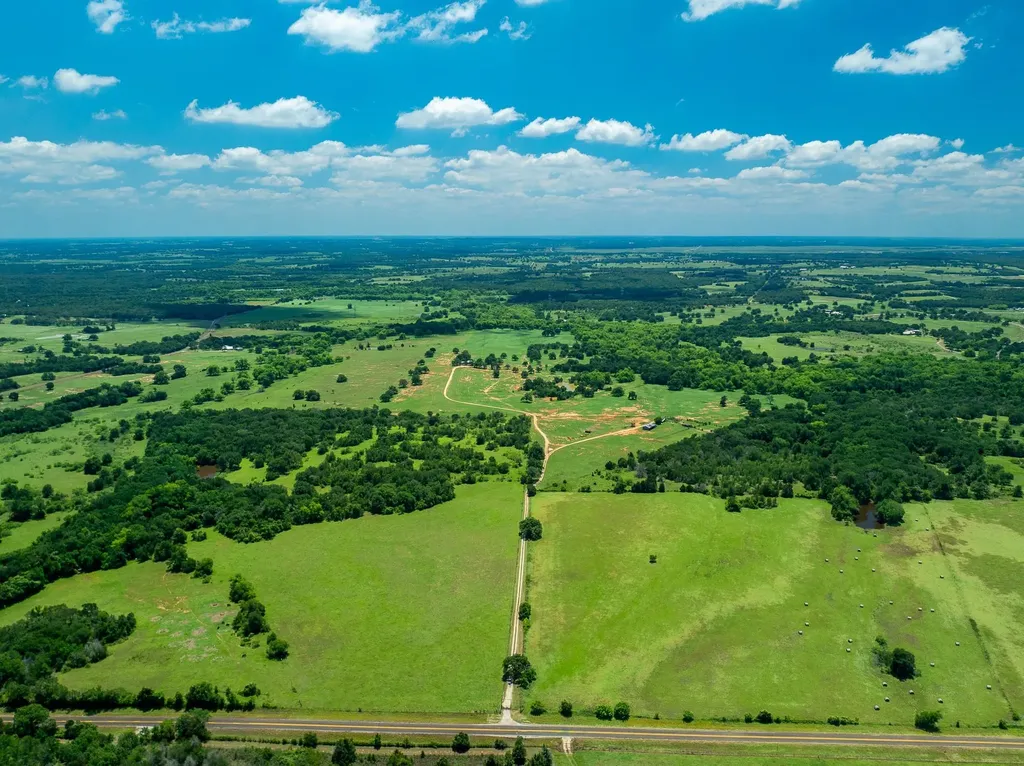 400 619 Spur Elgin TX 78621