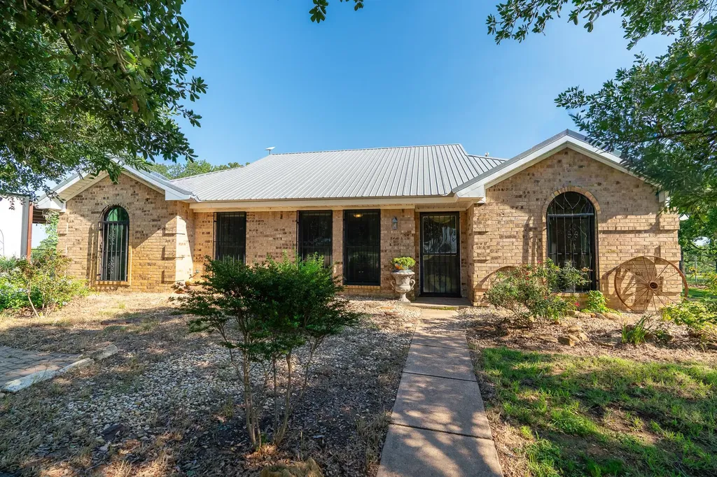400 619 Spur Elgin TX 78621