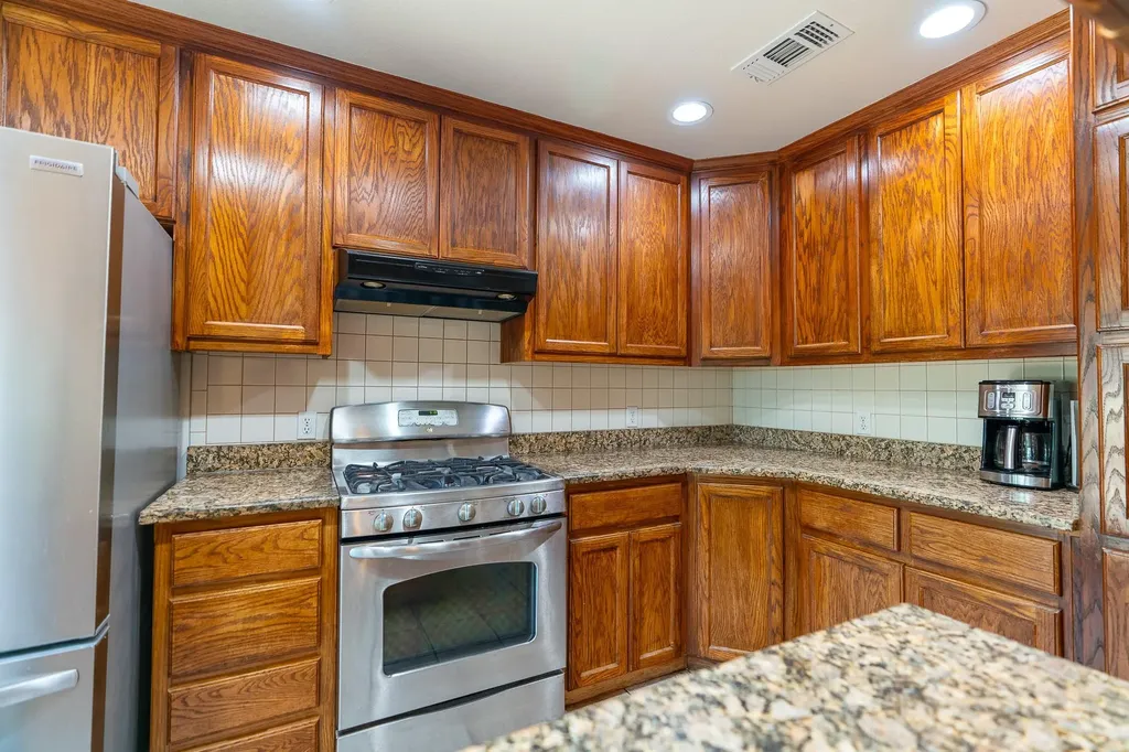 400 619 Spur Elgin TX 78621
