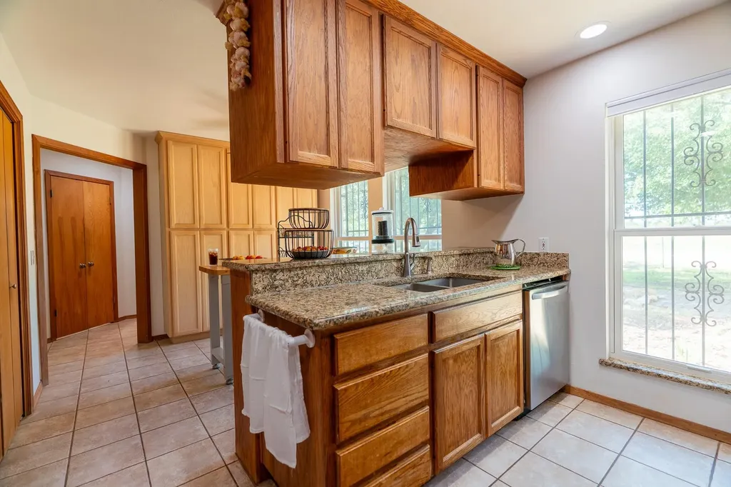 400 619 Spur Elgin TX 78621