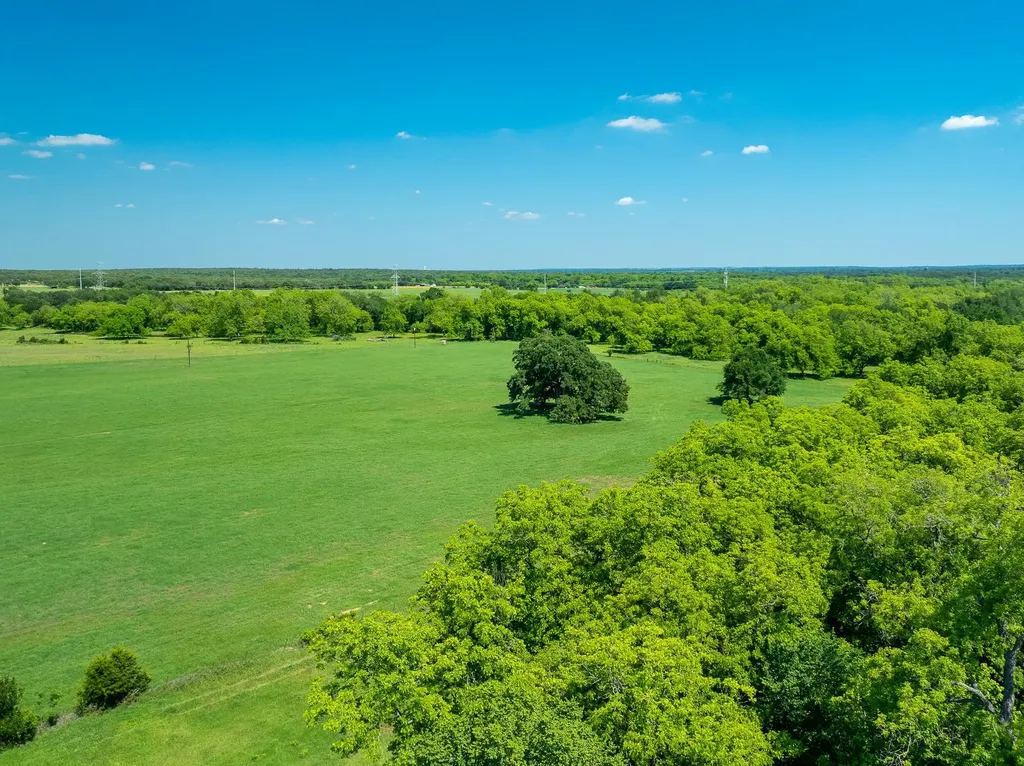 400 619 Spur Elgin TX 78621