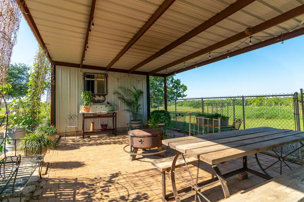 400 619 Spur Elgin TX 78621